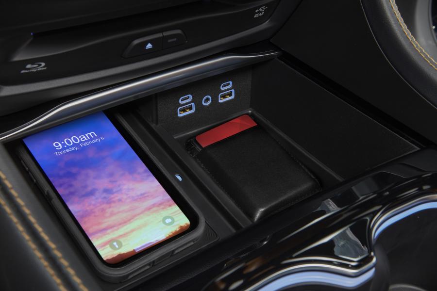 Детали интерьера Chrysler Pacifica Pinnacle AWD (RU) 2020 года  (фото 77 из 82)